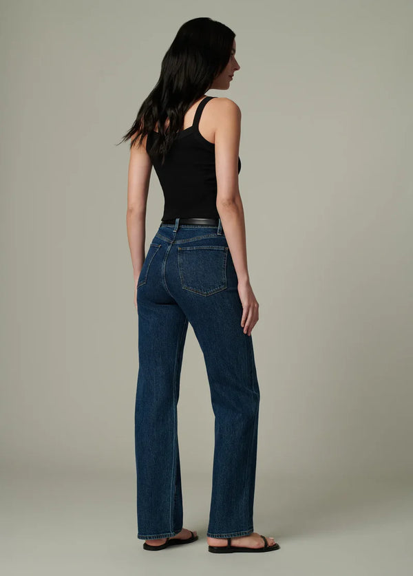 Blue jeans and a black top 